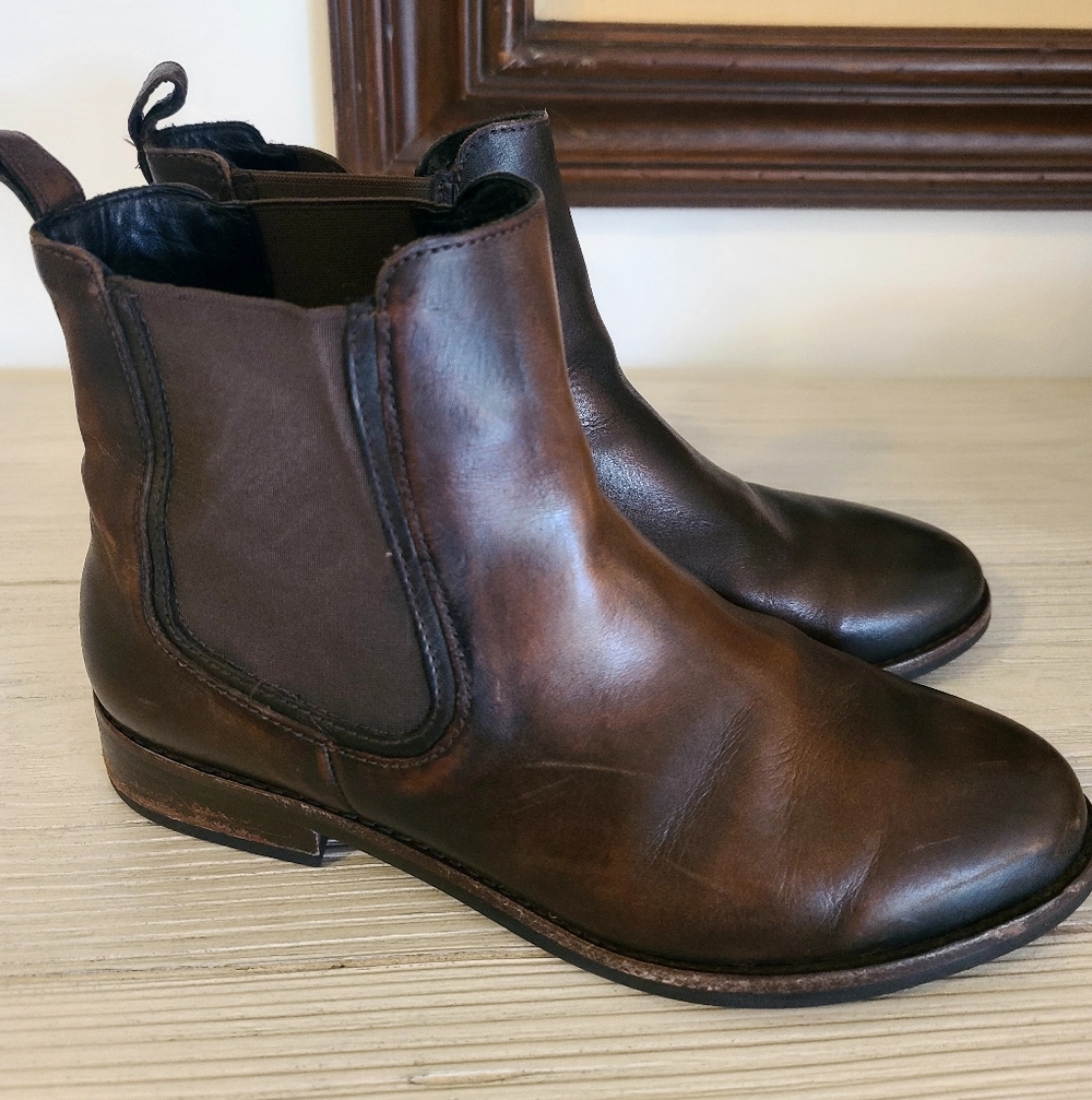 Women's 9, Thursday Dutches Brown Leather Chelsea Boots